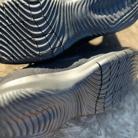 Men's Brand New Nikes - Picture 3 of 3